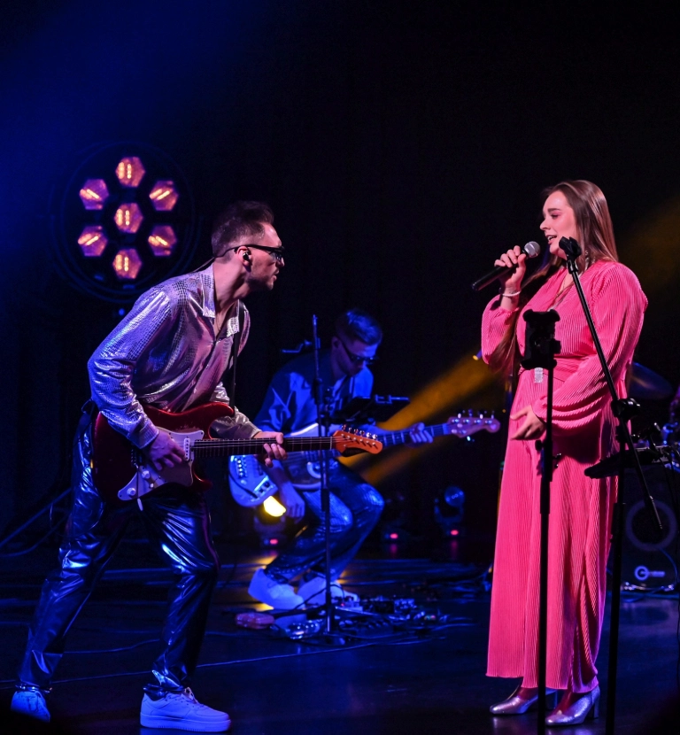 ludzie na&nbsp;imprezie